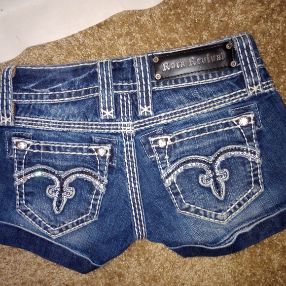 Rock Rival Shorts - Picture 2 of 5